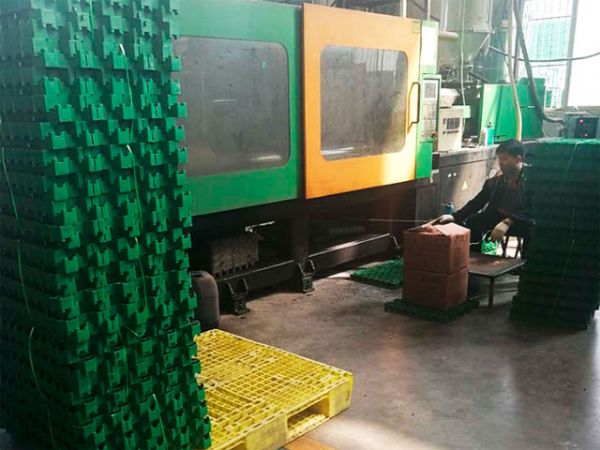 植草格生產設備